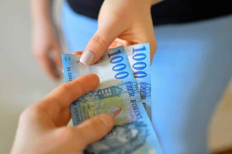 Guide to Tipping in Budapest: When, Where, And How Much
